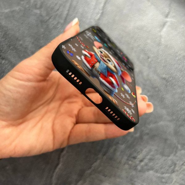 Чехол для iPhone 17 Pro Max с защитой камеры новогодний мышонок в костюме санты