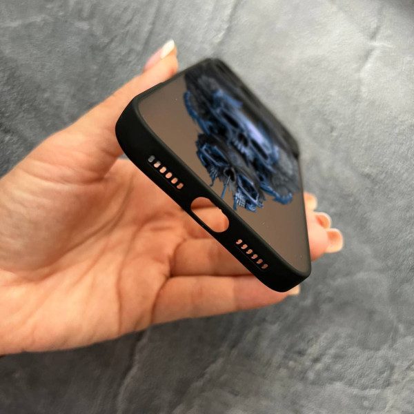 Чехол для iPhone 17 Pro Max с защитой камеры с черепом и крыльями