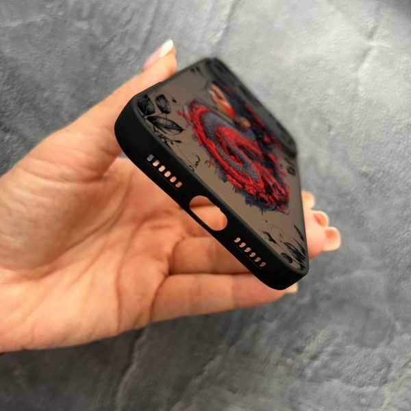 Чехол для iPhone 17 Pro Max с защитой камеры девушка с драконом