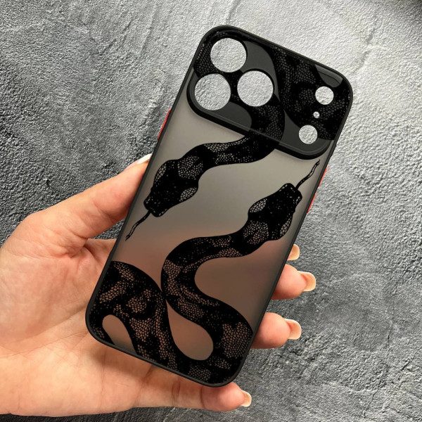 Чехол для iPhone 17 Pro Max с защитой камеры с черной змеей