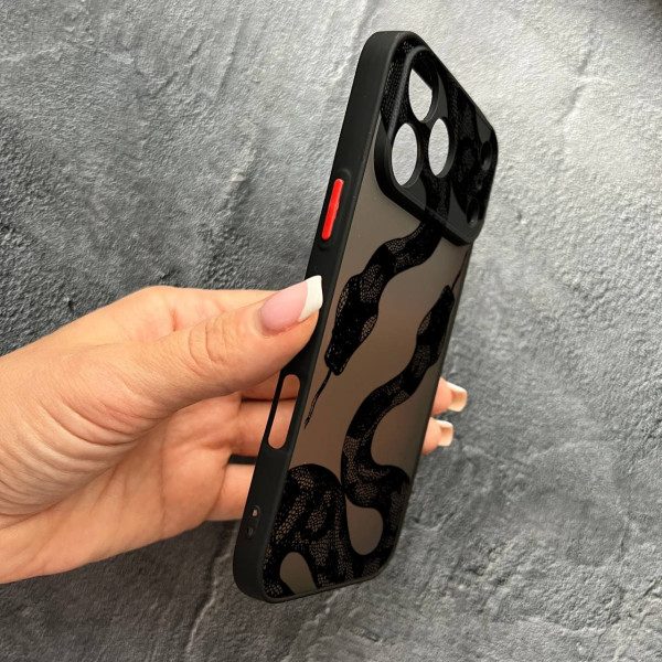 Чехол для iPhone 17 Pro Max с защитой камеры с черной змеей