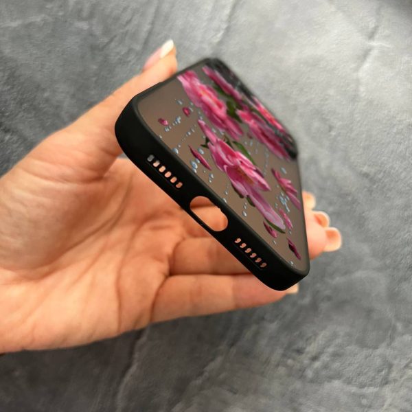 Чехол для iPhone 17 Pro Max с защитой камеры с цветами и дождем
