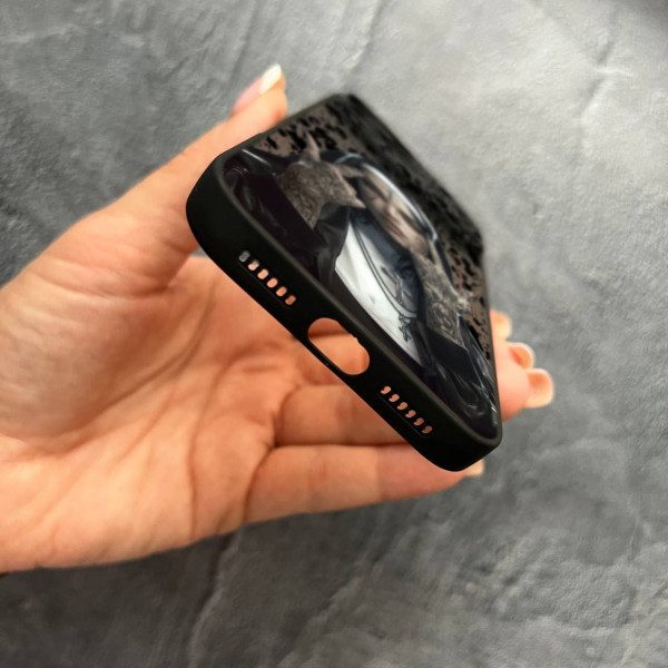 Чехол для iPhone 17 Pro Max с защитой камеры с девочкой монахиней