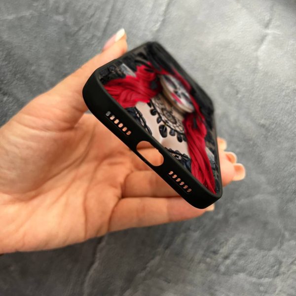 Чехол для iPhone 17 Pro Max с защитой камеры девушка Санта-Муэрте в розах