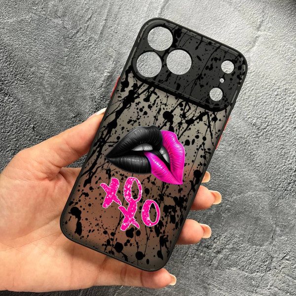 Чехол для iPhone 17 Pro Max с защитой камеры губы xoxo