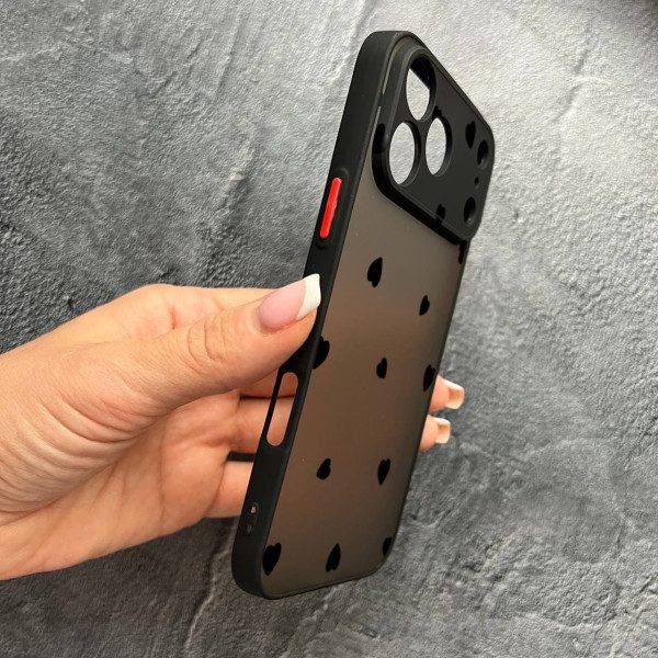 Чехол для iPhone 17 Pro Max с защитой камеры черные сердечки