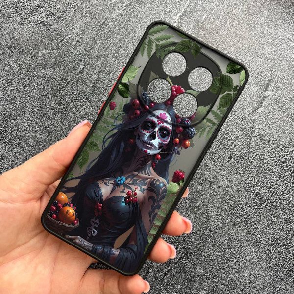 Чехол для Xiaomi Redmi Note 15 Pro 4G с защитой камеры девушка Санта-Муэрте и листьями
