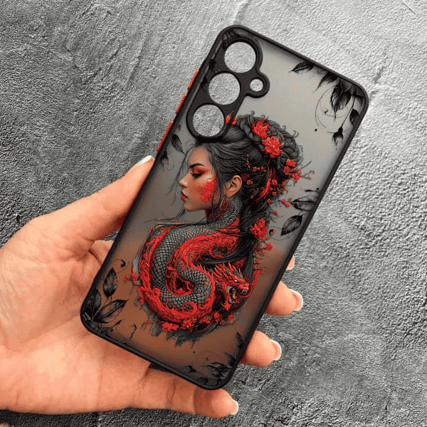Чехол для Samsung Galaxy A37 5G с защитой камеры девушка с драконом