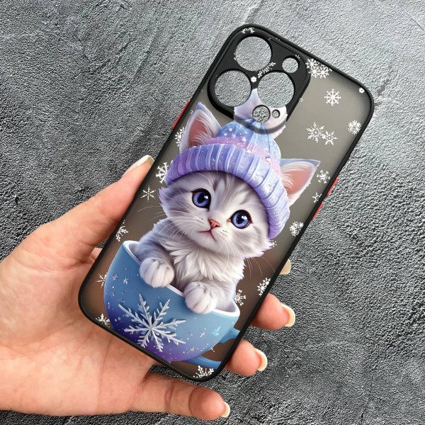 Чехол для iPhone 16 Pro с защитой камеры новогодний котенок в чашке