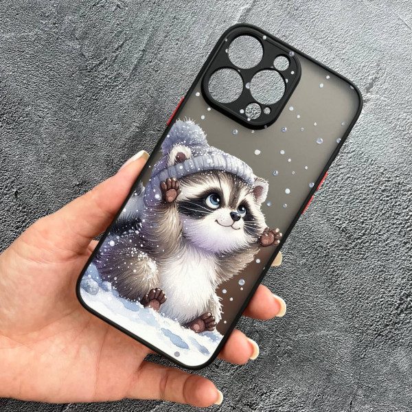 Чехол для iPhone 16 Pro с защитой камеры новогодний зимний енотик