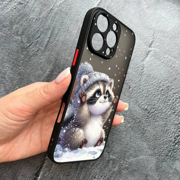 Чехол для iPhone 16 Pro с защитой камеры новогодний зимний енотик