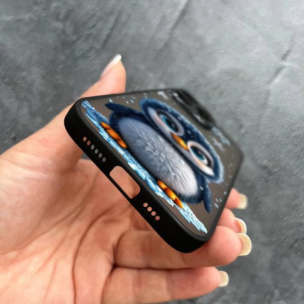 Чехол для iPhone 16 Pro с защитой камеры новогодний милый пингвин