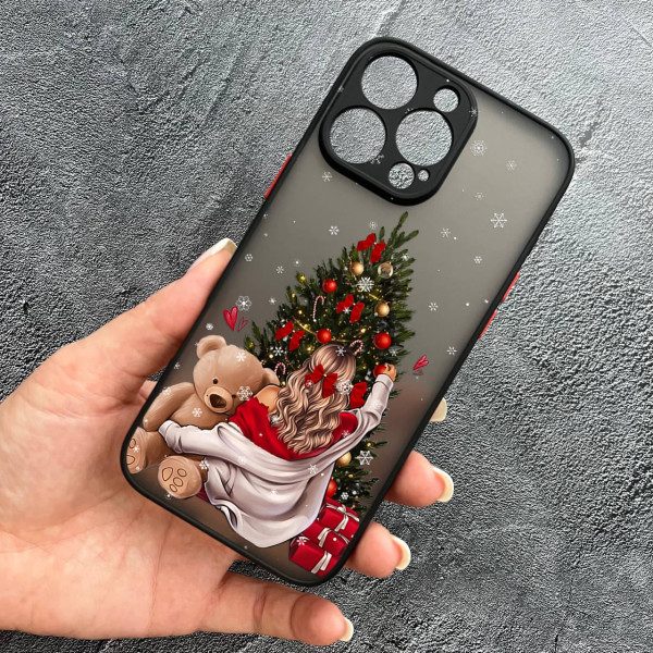 Чехол для iPhone 16 Pro с защитой камеры новогодняя девушка с плюшевым медведем и елкой