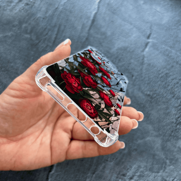 Чехол для Infinix Hot 40 / Hot 40 Pro с защитой камеры с цветами красные пионы маленькие