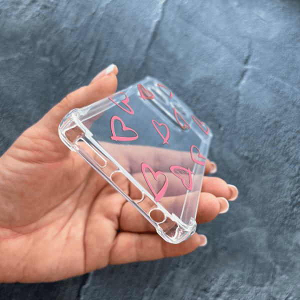 Чехол для Infinix Hot 40 / Hot 40 Pro с защитой камеры с розовыми сердечками
