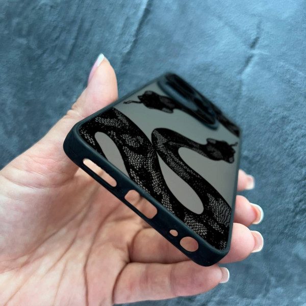 Чехол для Tecno Spark 20C / Tecno Spark GO 2024 змея черная