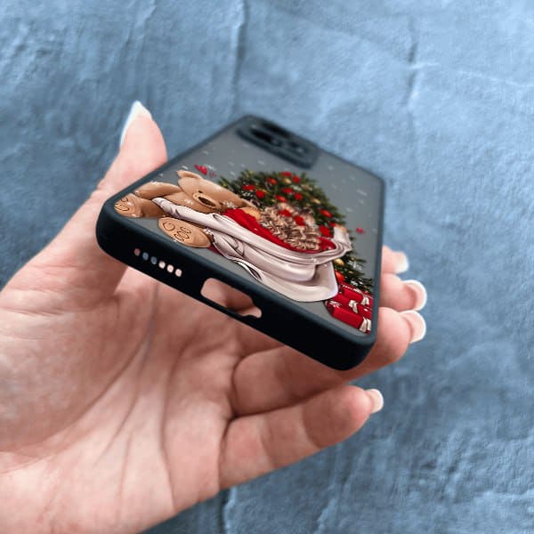 Чехол для Xiaomi Redmi Note 12 Pro Plus 5G с защитой камеры новогодняя девушка с плюшевым медведем и елкой