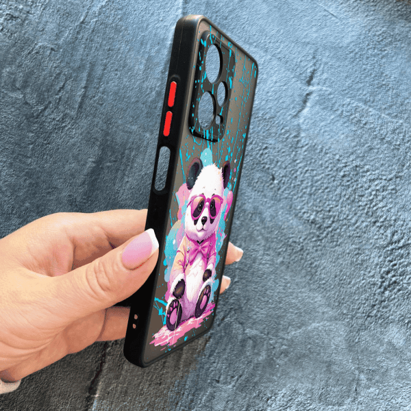 Чехол для Xiaomi Redmi Note 12 Pro Plus 5G с защитой камеры с пандой в очках