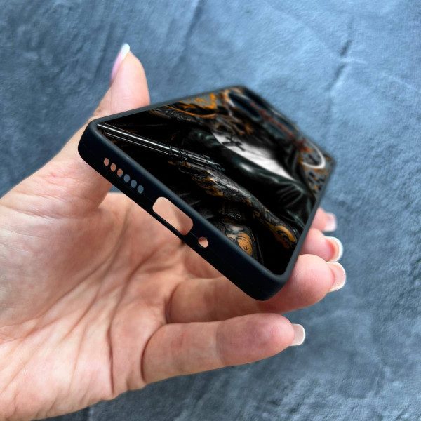 Чехол для Xiaomi Redmi Note 13 Pro 4G / Poco M6 Pro 4G / Xiaomi Redmi Note 14S с защитой камеры Черная королева